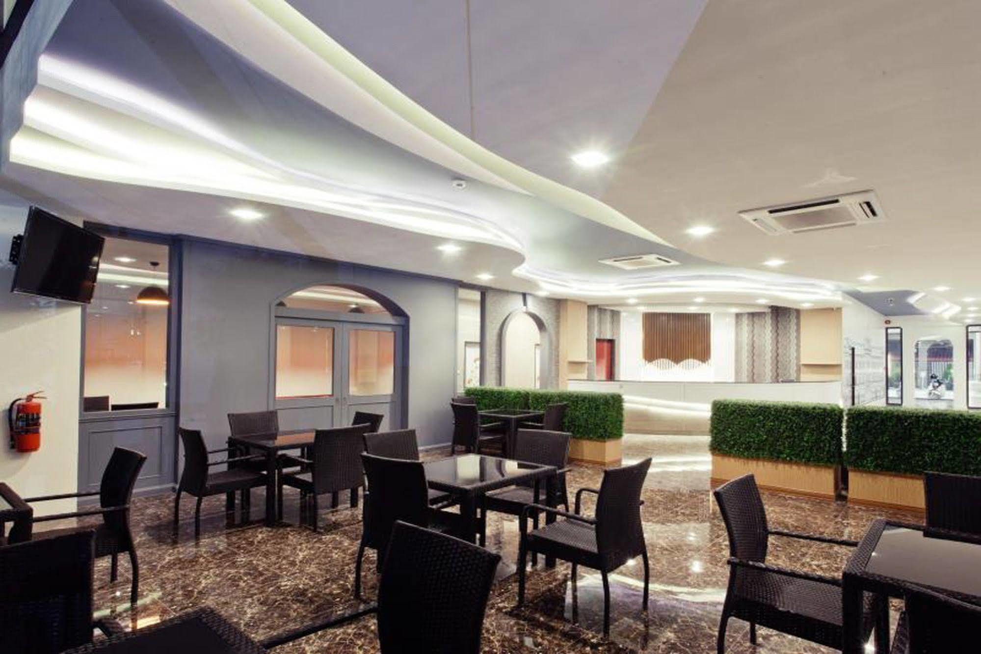 The Proud Hotel Ubonratcsathani Kültér fotó