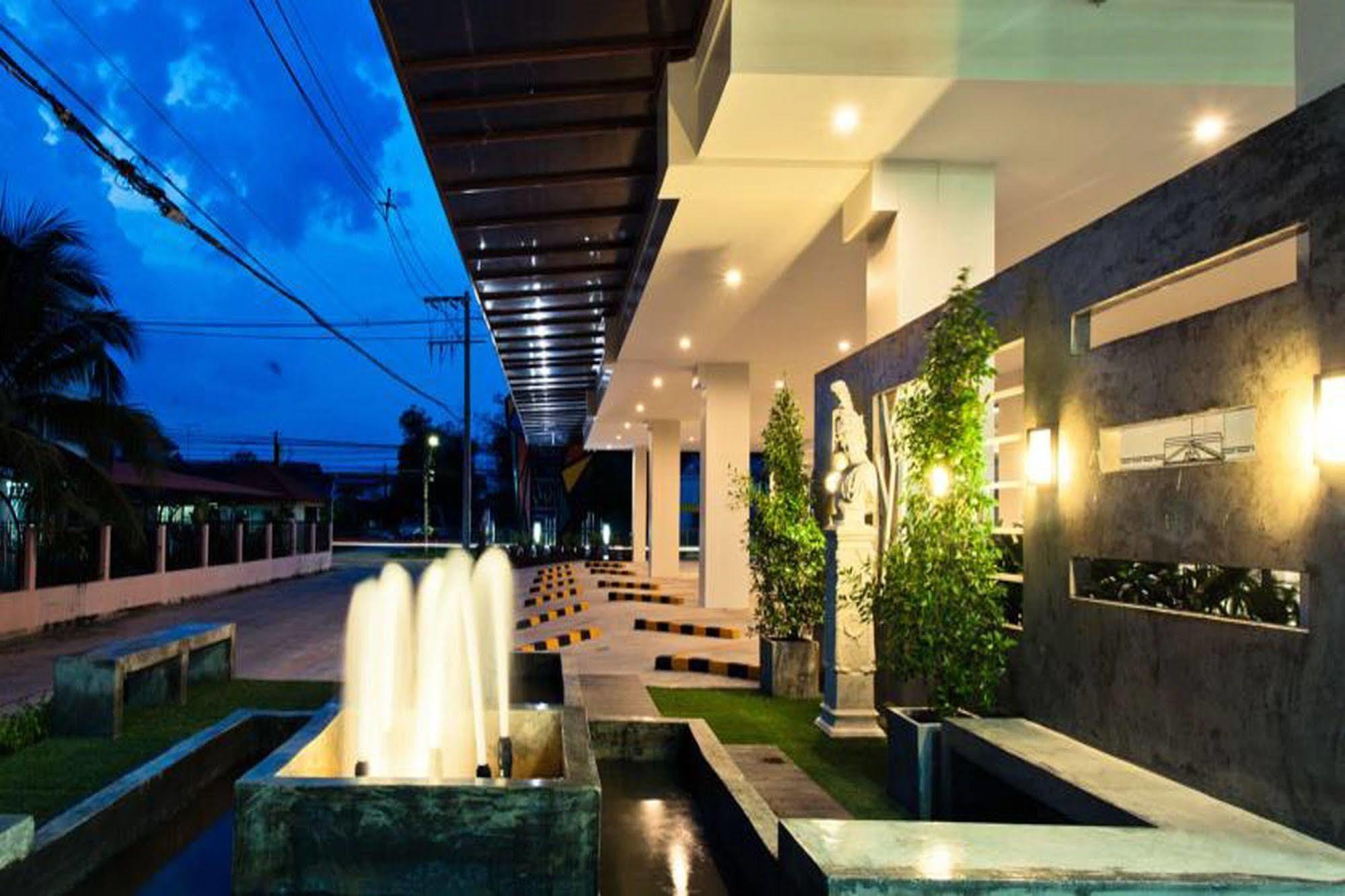 The Proud Hotel Ubonratcsathani Kültér fotó